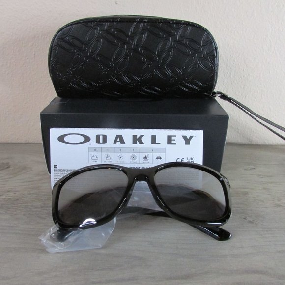 Oakley Women's Drop In Sunglasses Polished Black/Black Iridium 0OO9232 3705 - Picture 2 of 6